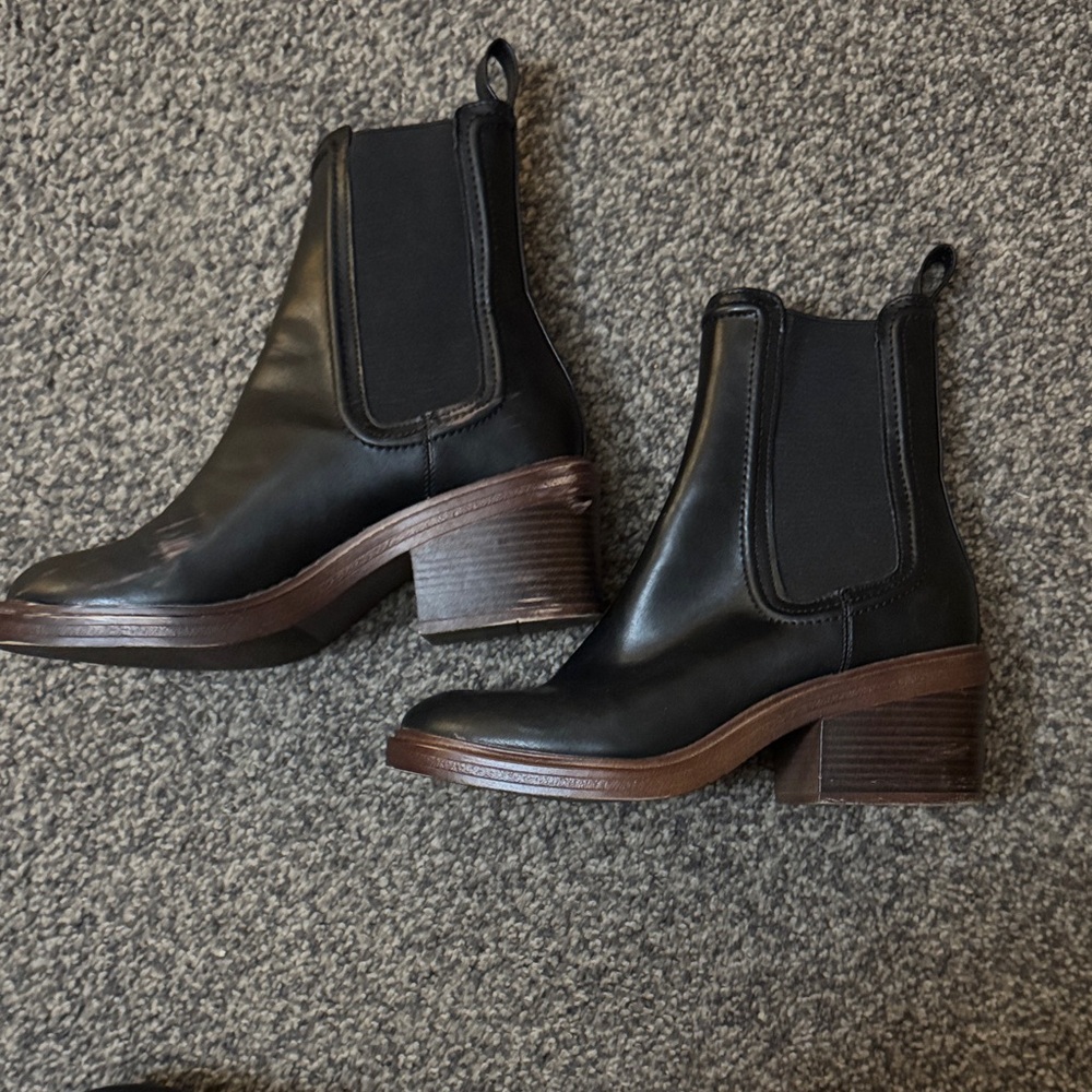 Steve Madden Black Leather Ankle Booties